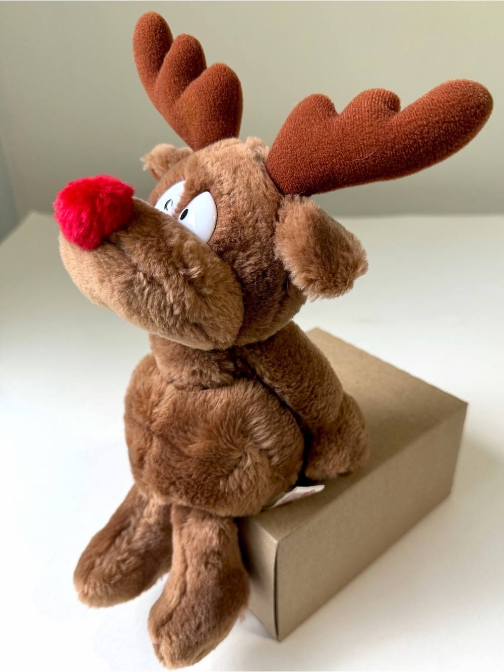 Vintage Russ Berrie RADAR Reindeer Christmas Plush Stuffed Animal Shelf Sitter